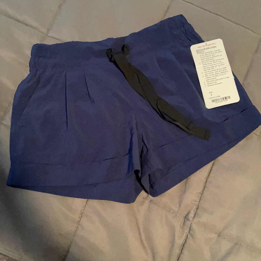 Lululemon Spring break away short II